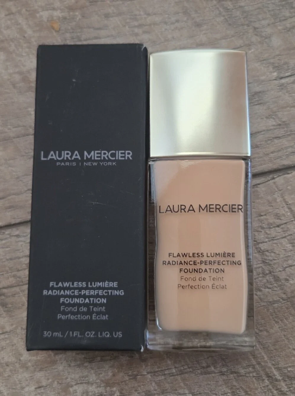 Laura Mercier Flawless Lumiere Foundation- 1C1 Shell